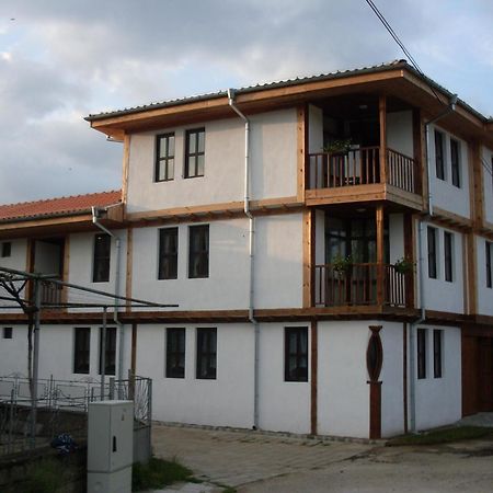 فندق Tsutsovi House كالوفر المظهر الخارجي الصورة