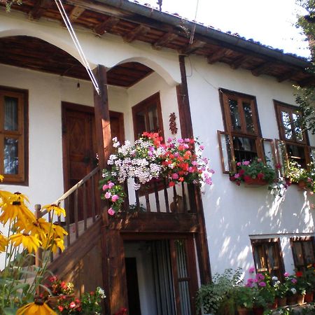 فندق Tsutsovi House كالوفر المظهر الخارجي الصورة