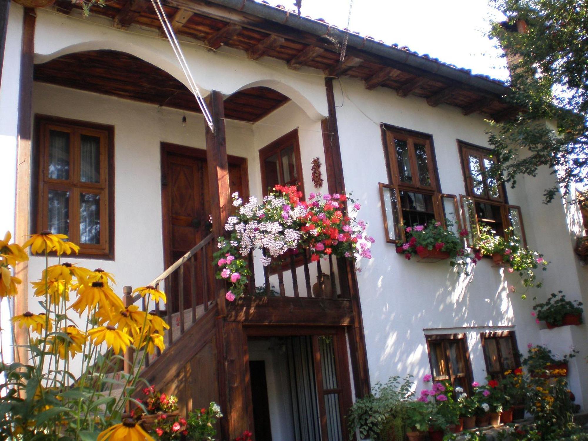 فندق Tsutsovi House كالوفر المظهر الخارجي الصورة