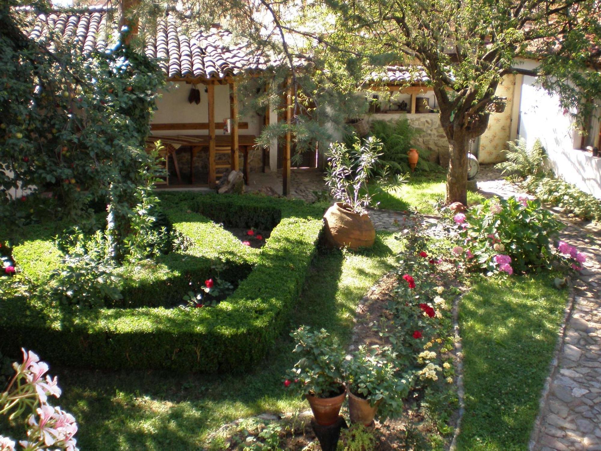 فندق Tsutsovi House كالوفر المظهر الخارجي الصورة