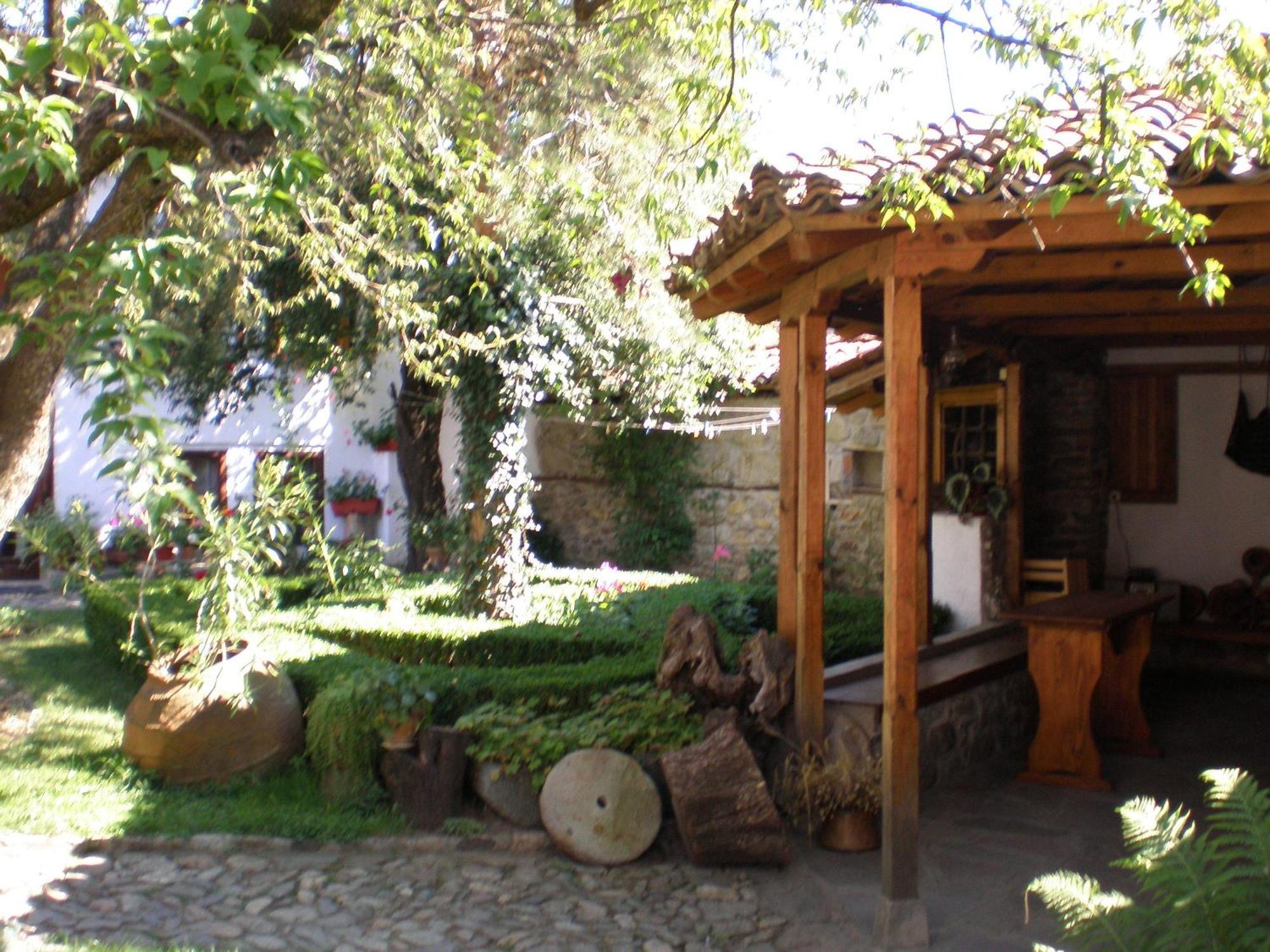 فندق Tsutsovi House كالوفر المظهر الخارجي الصورة